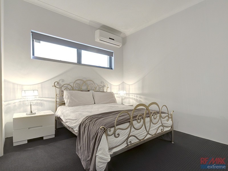 1 Voyager Link, Pearsall WA 6065