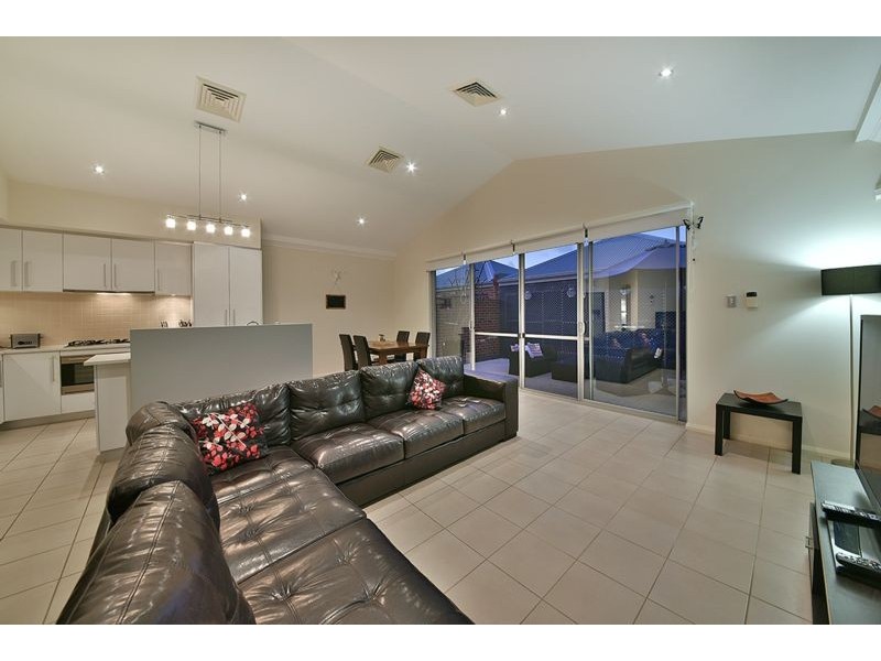 10 Navarre Way, Butler WA 6036