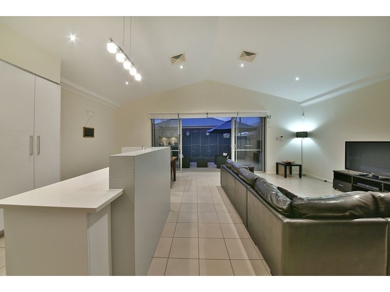 10 Navarre Way, Butler WA 6036