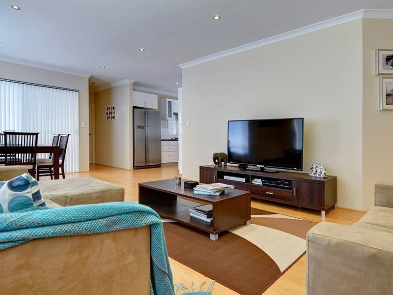 33 Zingarello Street, Pearsall WA 6065