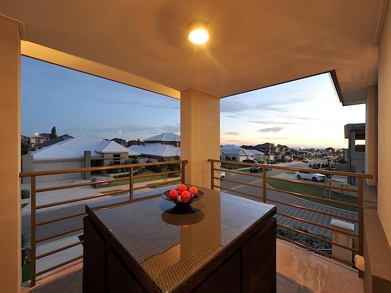 2 Spitfire Ave, Burns Beach WA 6028