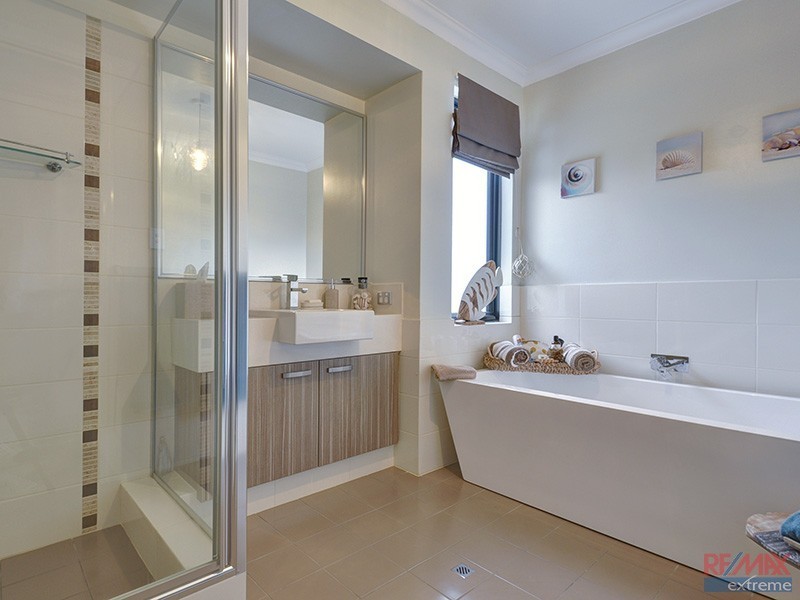 24 Sextant Way, Jindalee WA 6036