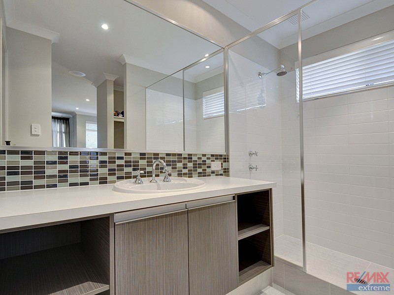 24 Leeway Loop, Alkimos WA 6038