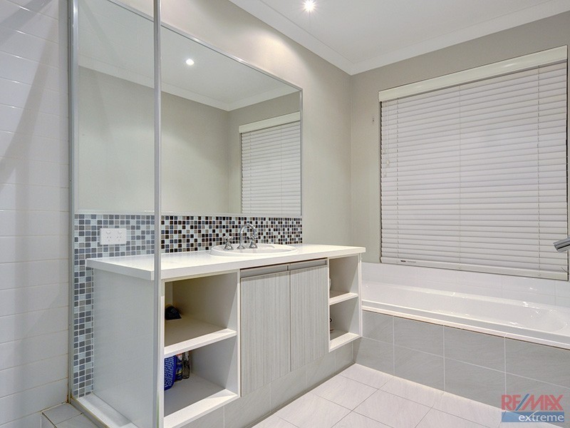 24 Leeway Loop, Alkimos WA 6038