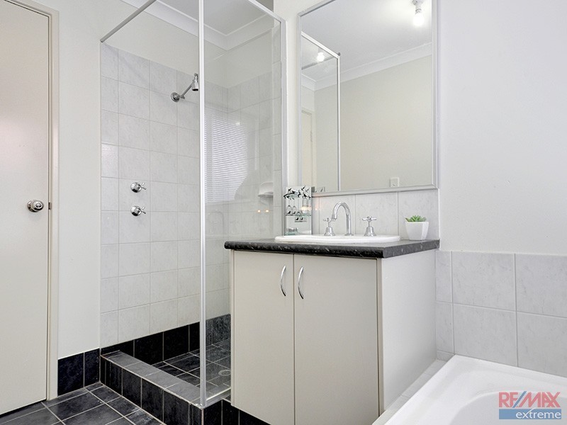 85 Joseph Banks Blvd, Banksia Grove WA 6031