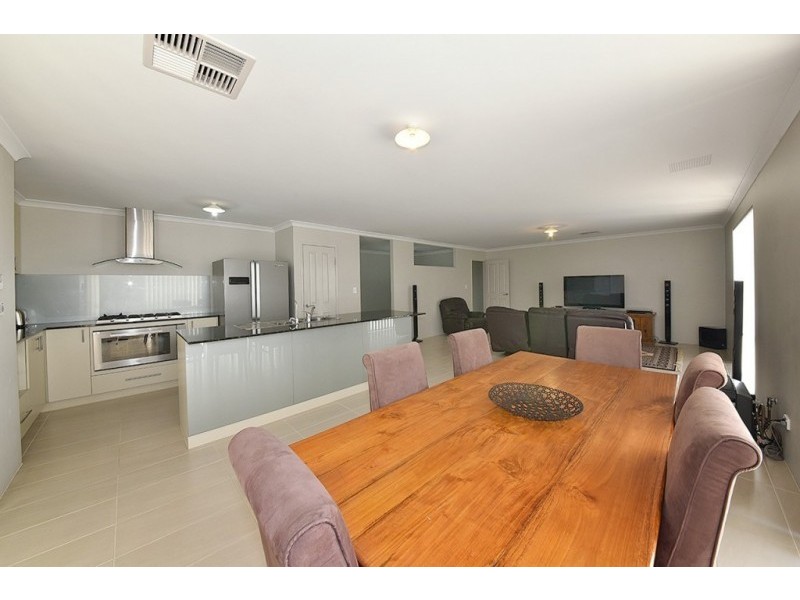 4 Ferryside Rd, Butler WA 6036