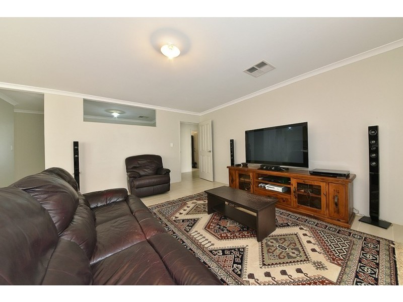 4 Ferryside Rd, Butler WA 6036