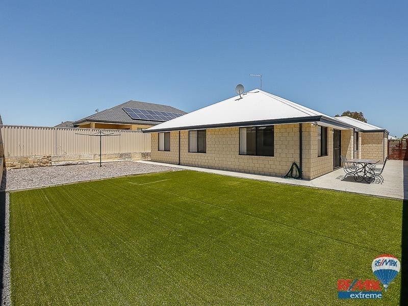 14 Plumeria Rise, Sinagra WA 6065