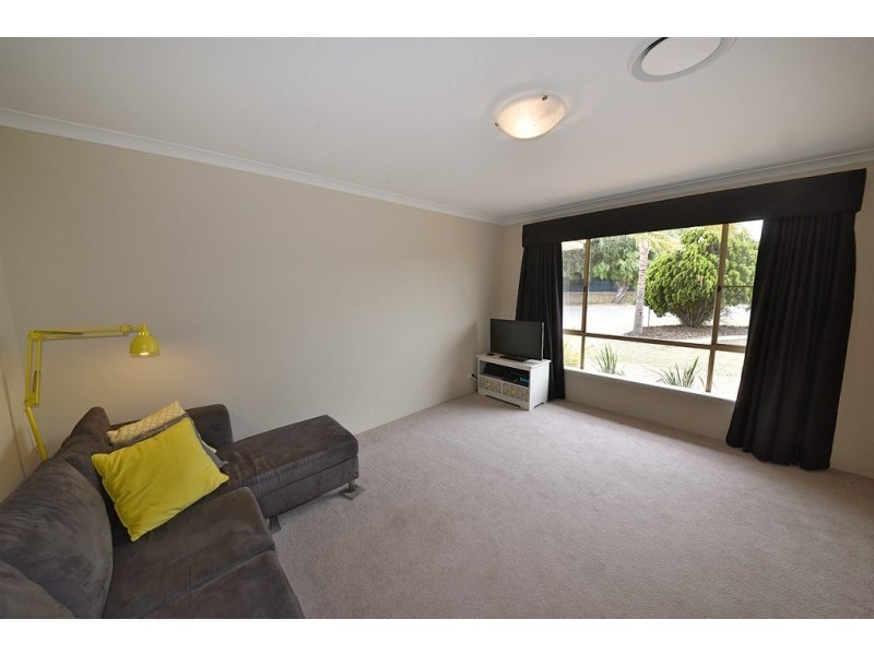 2 Jay Place, Quinns Rocks WA 6030