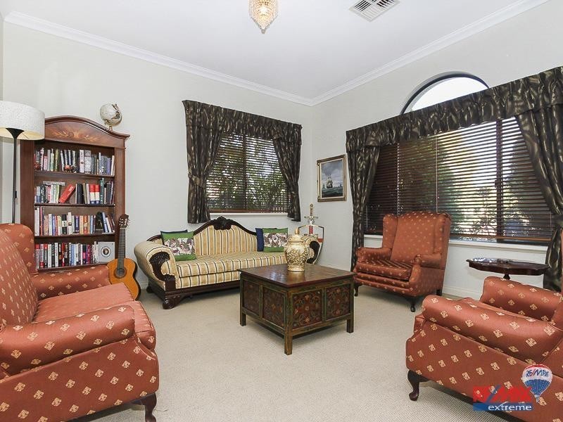 30 Graton Loop, Iluka WA 6028