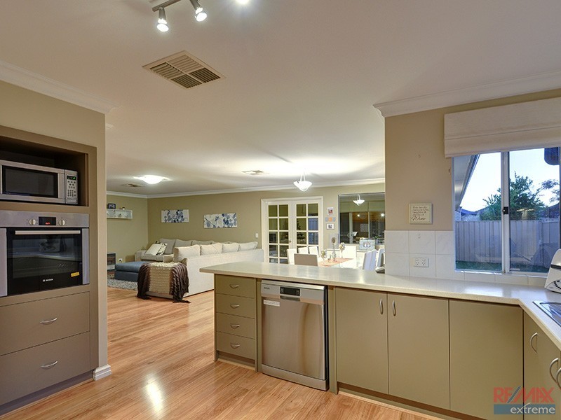 28 Kentucky Boulevard, Hocking WA 6065