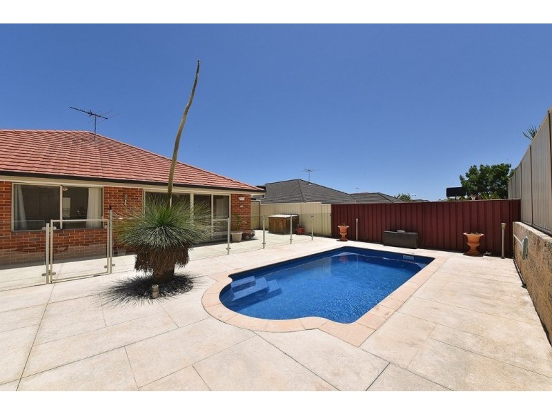 54 Cheriton Drive, Carramar WA 6031