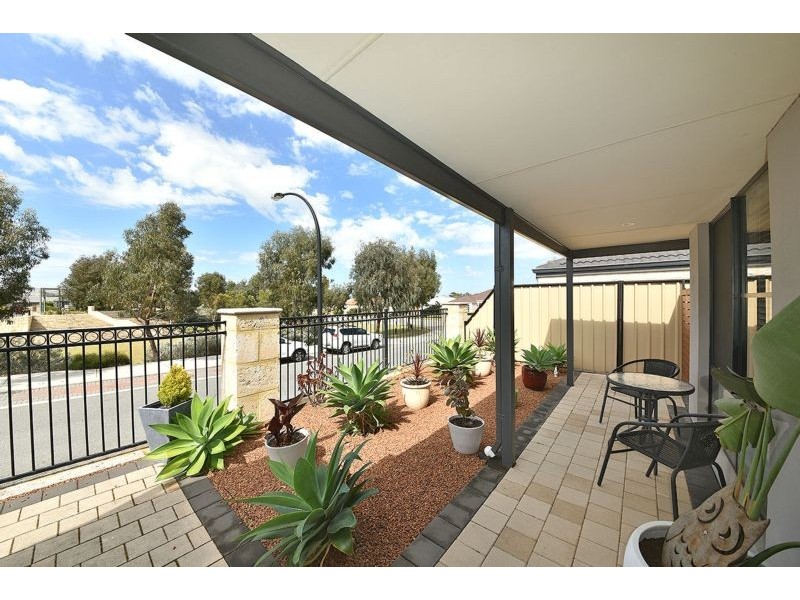 6 Ripplevale Circle, Carramar WA 6031