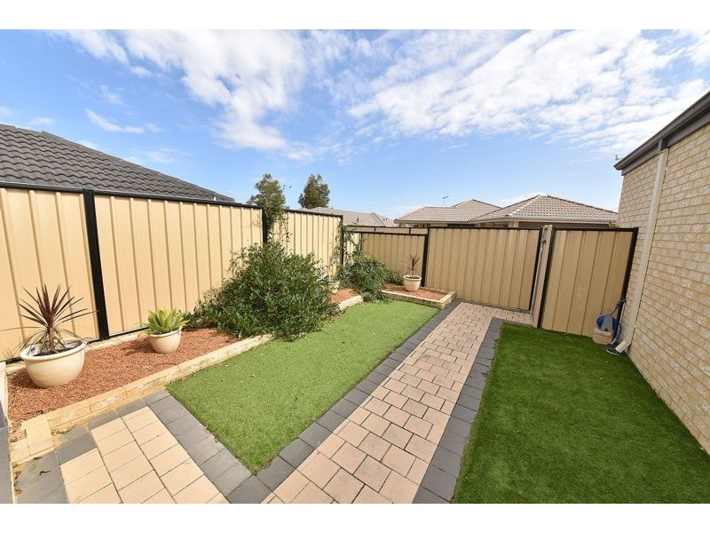 6 Ripplevale Circle, Carramar WA 6031