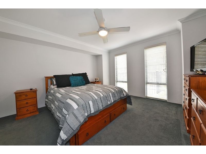 6 Ripplevale Circle, Carramar WA 6031