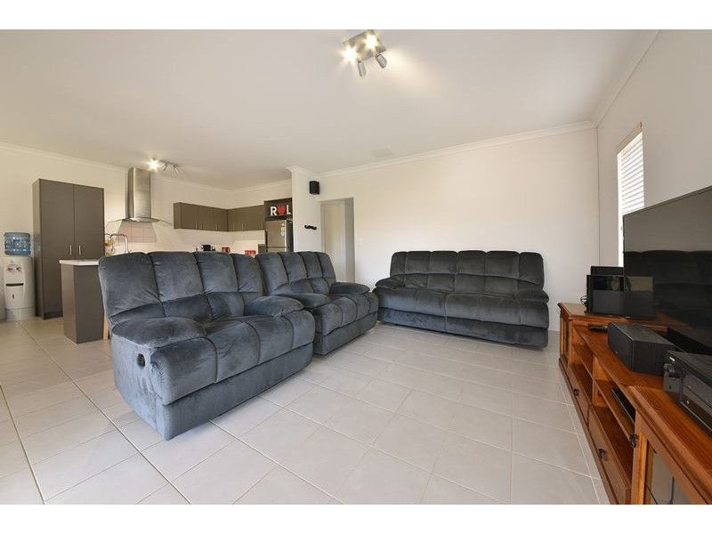 6 Ripplevale Circle, Carramar WA 6031