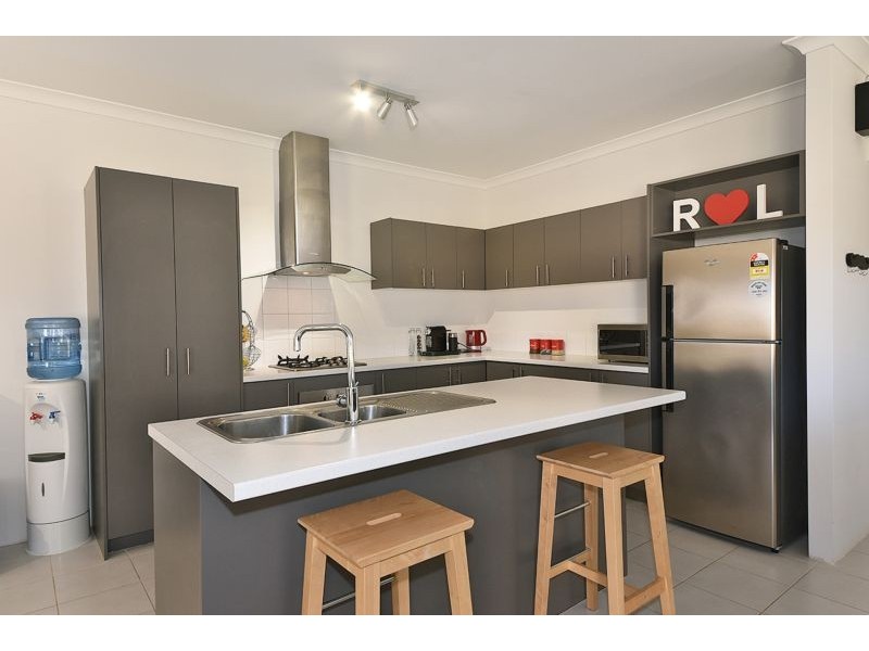 6 Ripplevale Circle, Carramar WA 6031