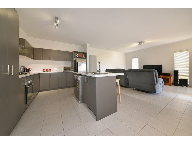 6 Ripplevale Circle, Carramar WA 6031