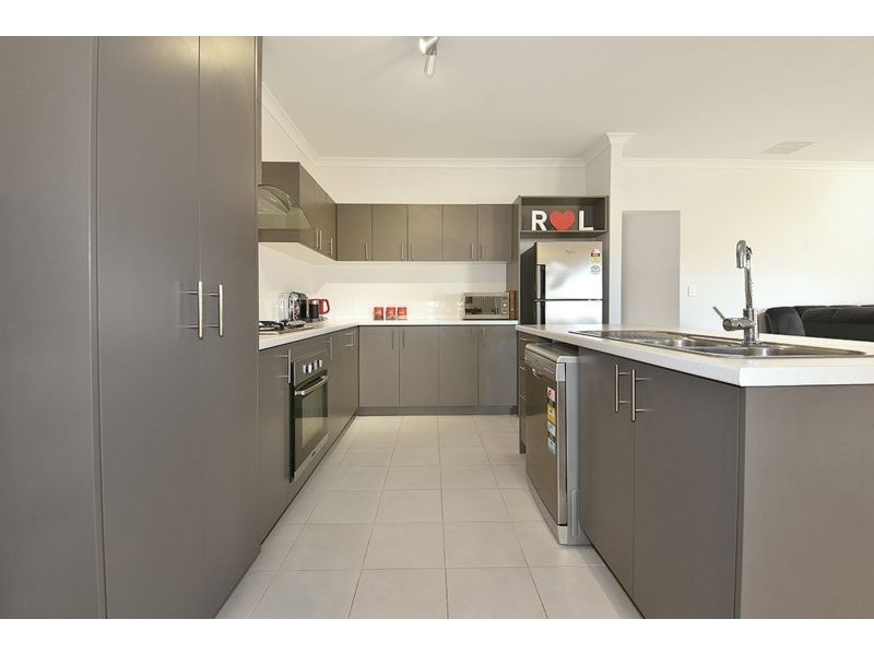 6 Ripplevale Circle, Carramar WA 6031