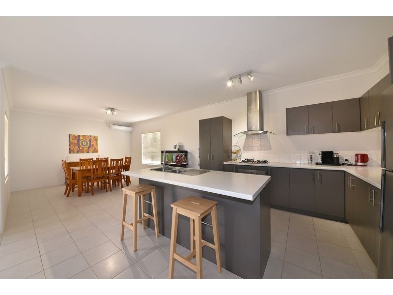 6 Ripplevale Circle, Carramar WA 6031
