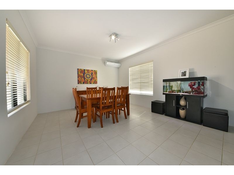 6 Ripplevale Circle, Carramar WA 6031