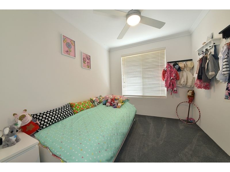 6 Ripplevale Circle, Carramar WA 6031