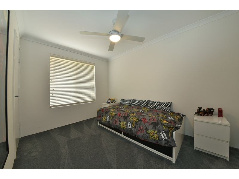 6 Ripplevale Circle, Carramar WA 6031