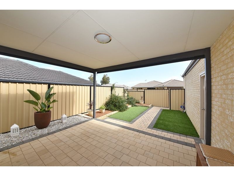 6 Ripplevale Circle, Carramar WA 6031