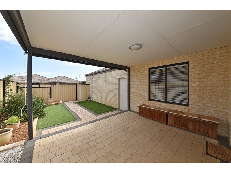 6 Ripplevale Circle, Carramar WA 6031