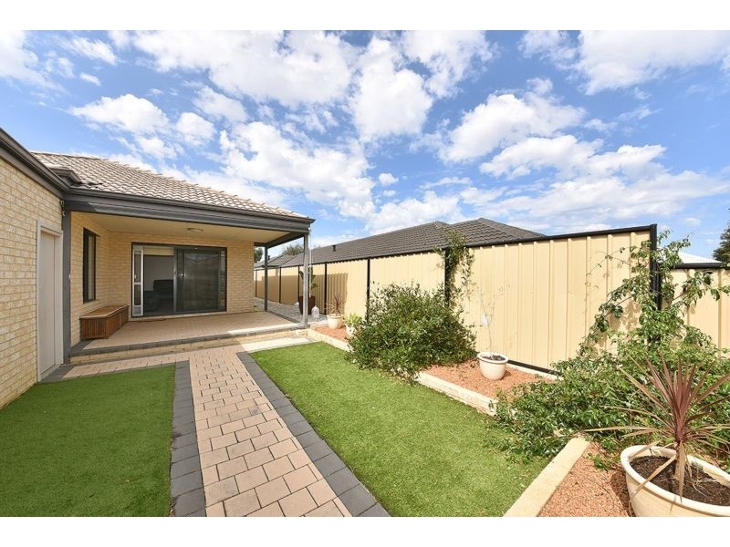 6 Ripplevale Circle, Carramar WA 6031