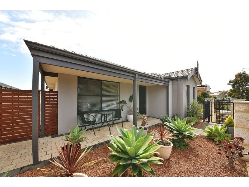 6 Ripplevale Circle, Carramar WA 6031