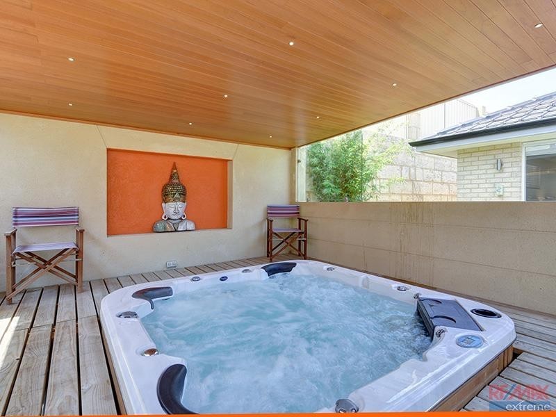 12 Seafarer Way, Jindalee WA 6036