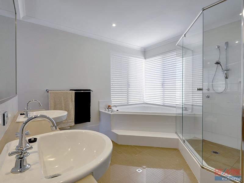 12 Seafarer Way, Jindalee WA 6036