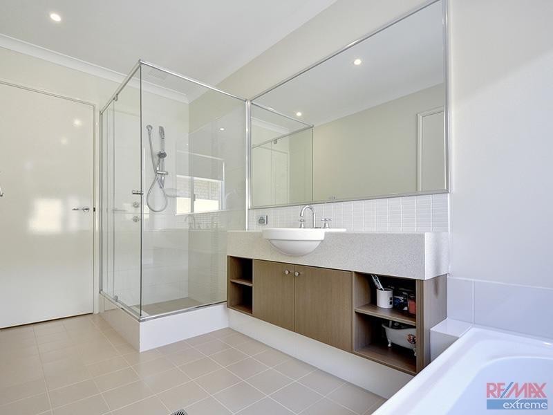 12 Seafarer Way, Jindalee WA 6036