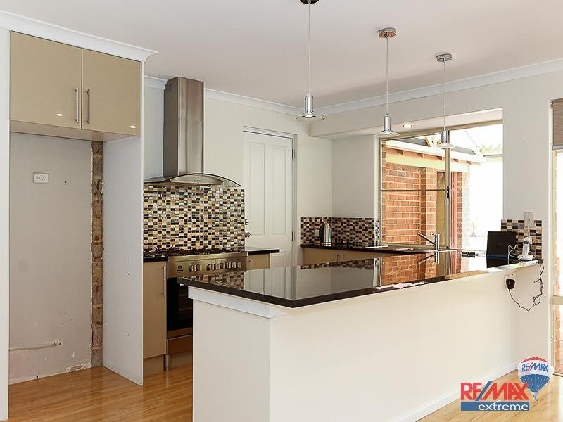 12 Denfield Rise, Carramar WA 6031