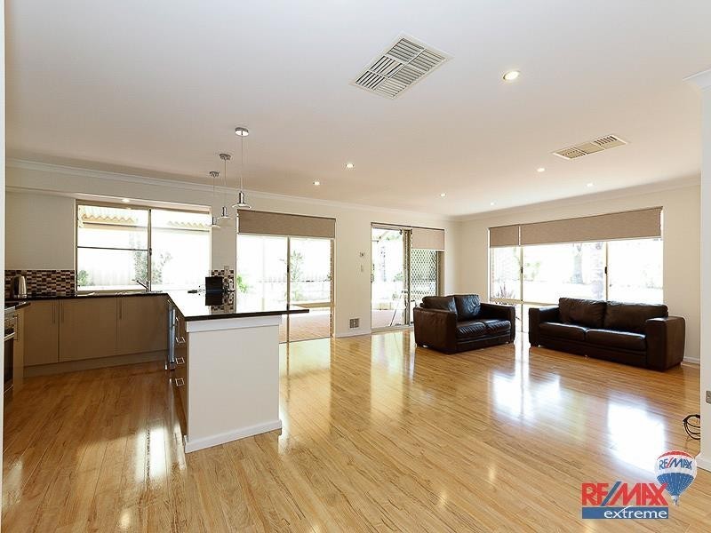 12 Denfield Rise, Carramar WA 6031