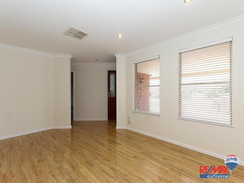 12 Denfield Rise, Carramar WA 6031