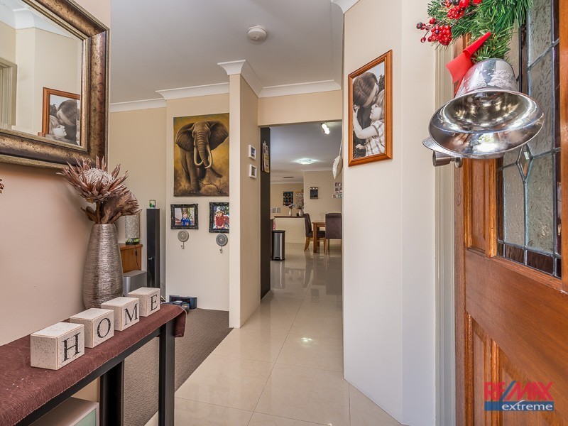 20 Woolerong Walk, Marangaroo WA 6064