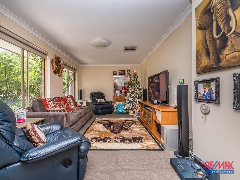 20 Woolerong Walk, Marangaroo WA 6064