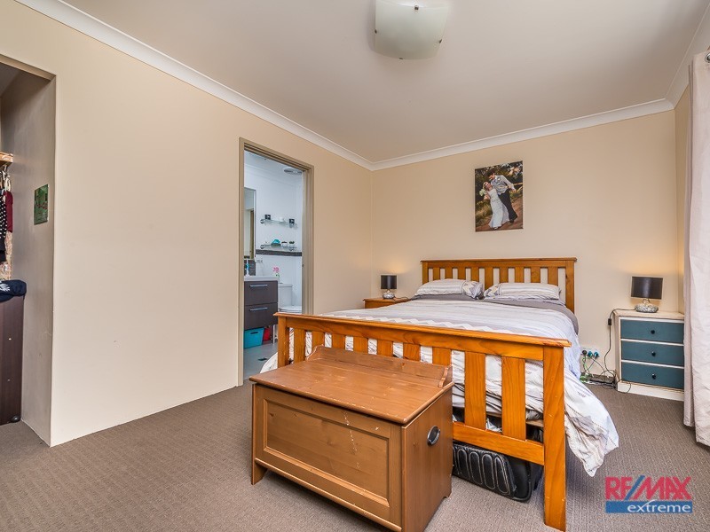 20 Woolerong Walk, Marangaroo WA 6064