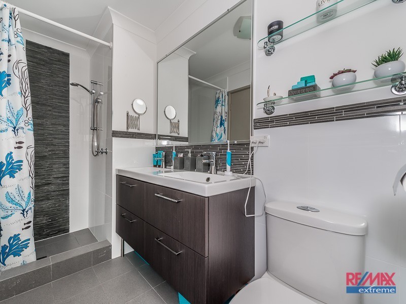 20 Woolerong Walk, Marangaroo WA 6064