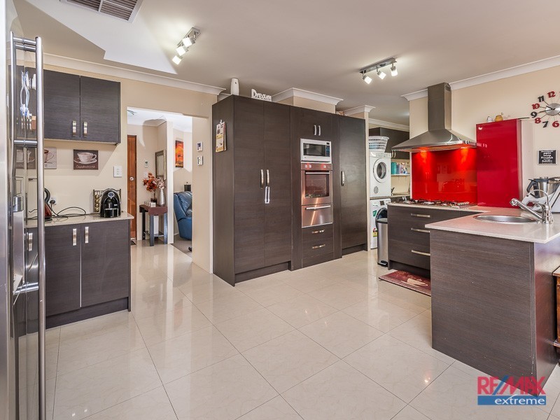 20 Woolerong Walk, Marangaroo WA 6064