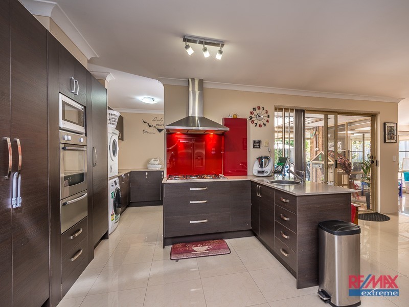 20 Woolerong Walk, Marangaroo WA 6064