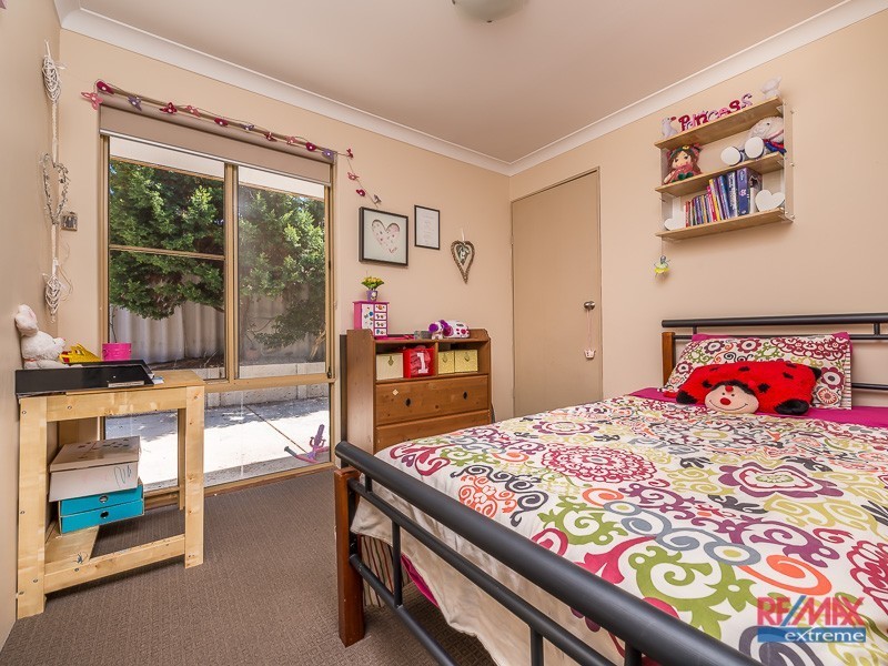 20 Woolerong Walk, Marangaroo WA 6064