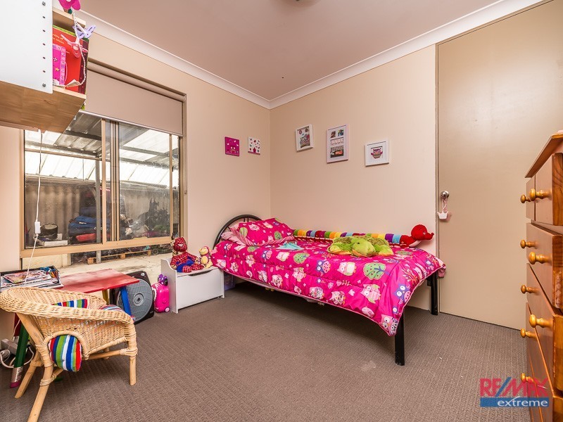 20 Woolerong Walk, Marangaroo WA 6064