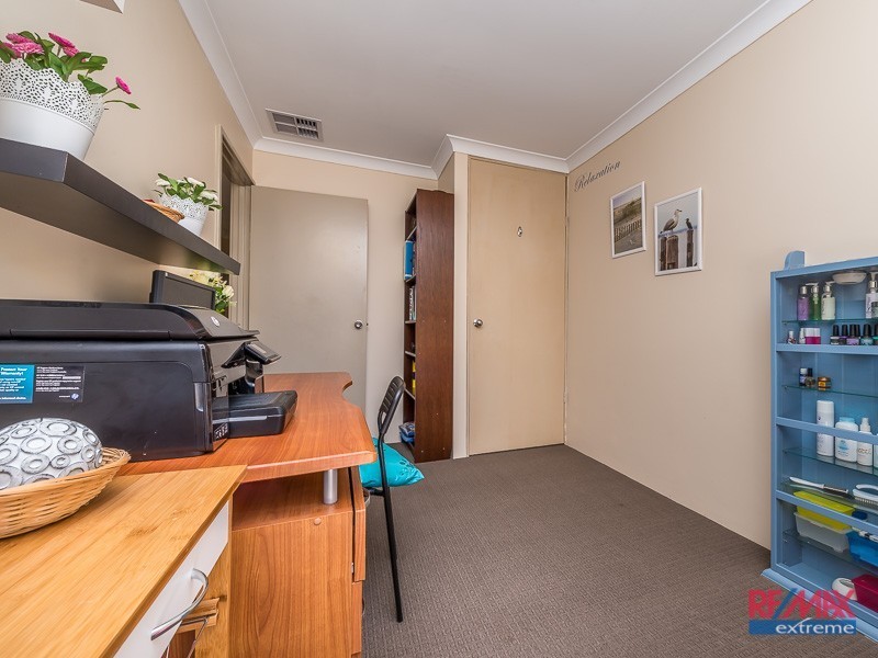 20 Woolerong Walk, Marangaroo WA 6064