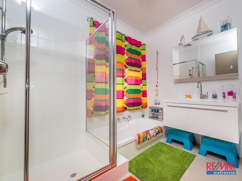 20 Woolerong Walk, Marangaroo WA 6064