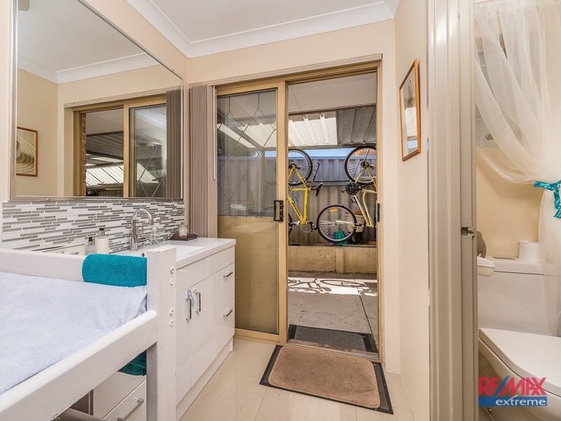 20 Woolerong Walk, Marangaroo WA 6064