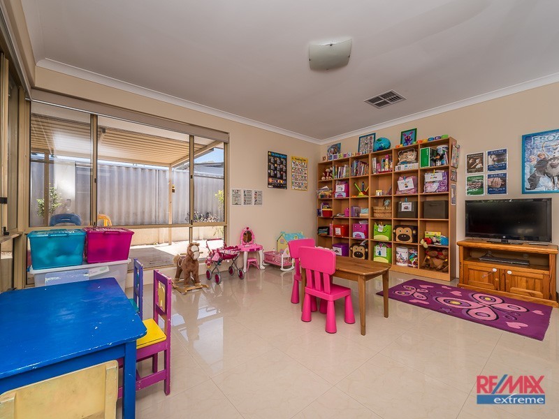 20 Woolerong Walk, Marangaroo WA 6064