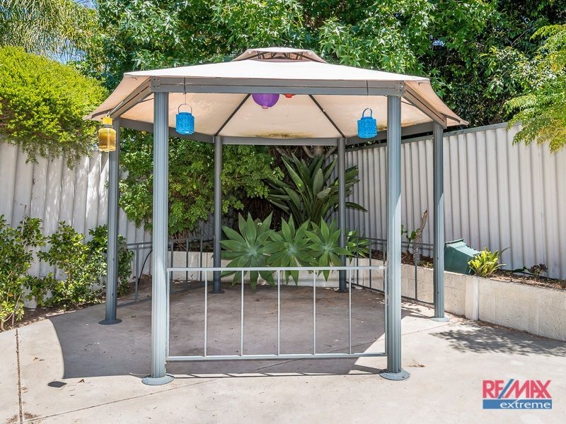 20 Woolerong Walk, Marangaroo WA 6064